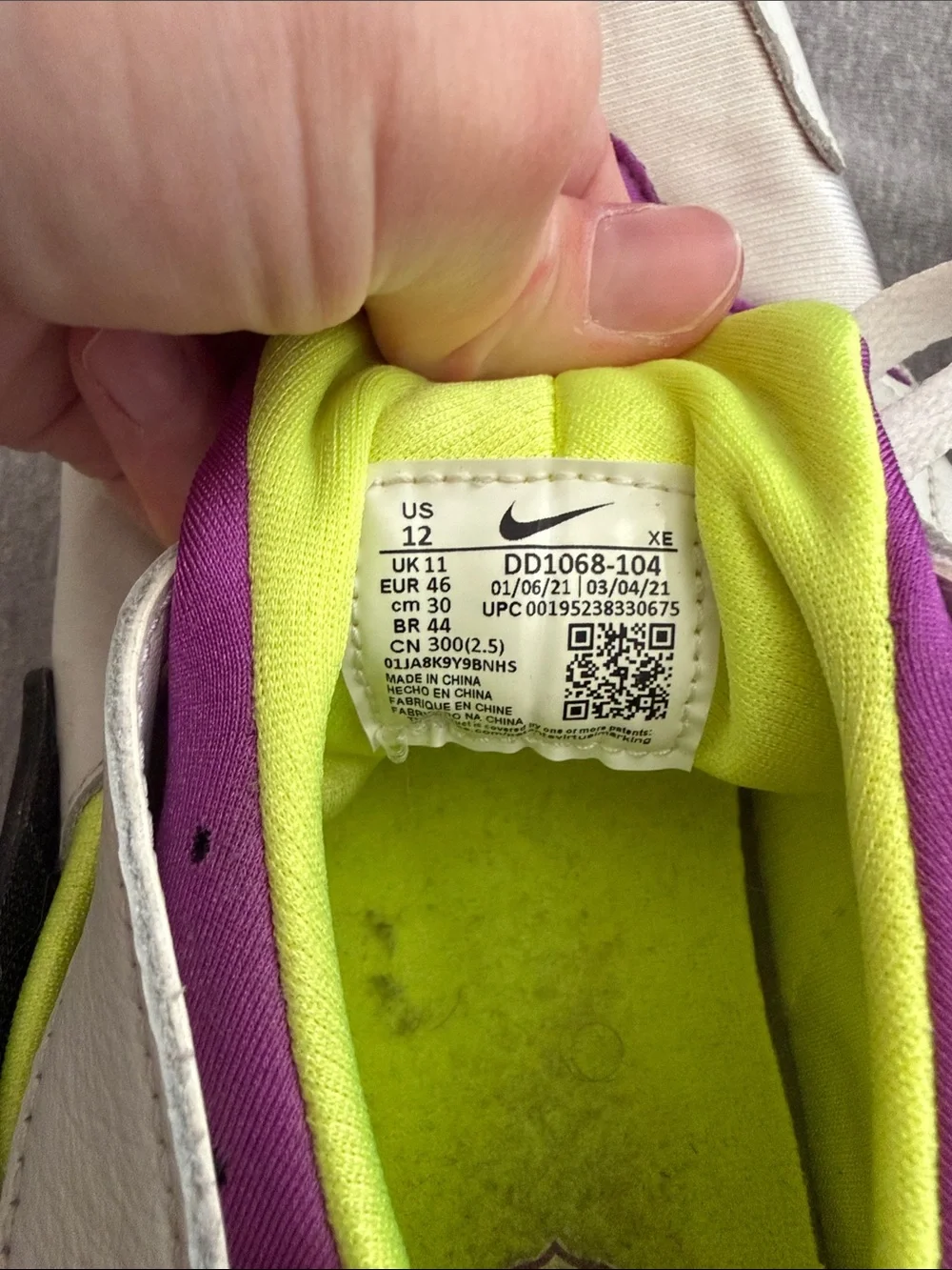 Nike Men’s White/Purple/Neon Green Huarache Sneakers